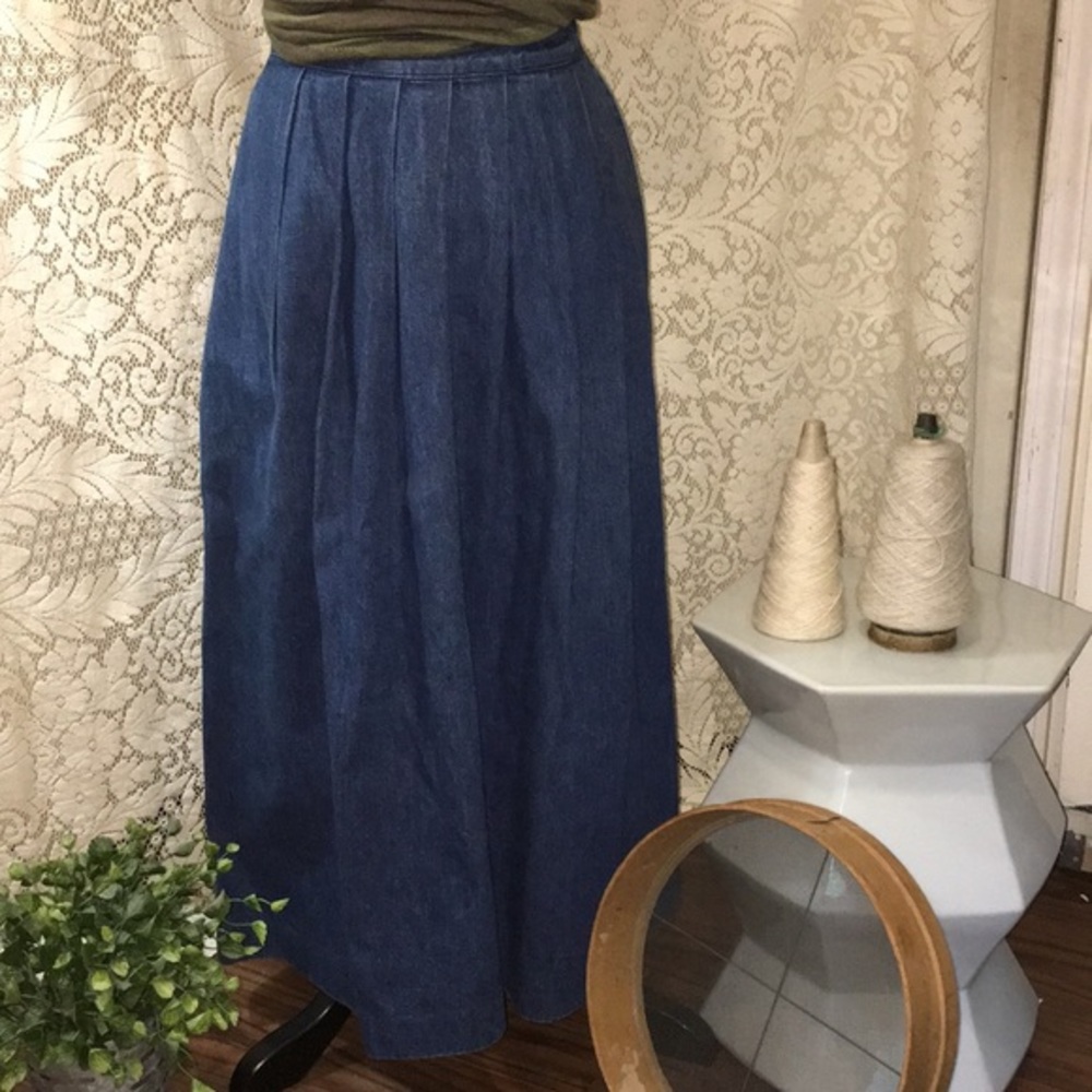 Brooks Brothers Vintage Pleated denim skirt. - Picture 2 of 6